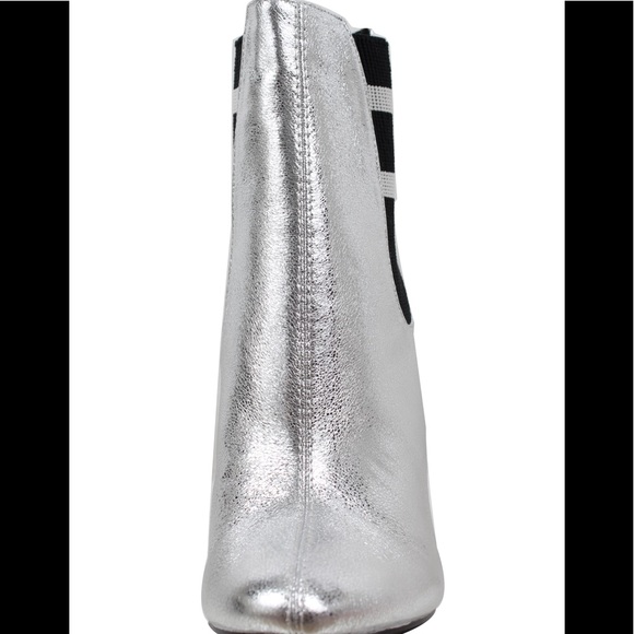 Size 5.5 Shimmer Silver Elastic Side Block Heel - Picture 3 of 4